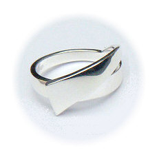 Zilveren ring strakke vormgeving