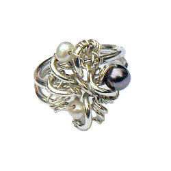 Handgemaakte zilveren ring parels Belleza del arte van flamencosieraden.nl