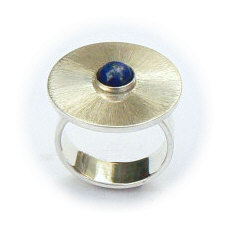 Handgemaakte zilveren ring El sombrero met lapis lazuli