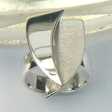 Handgemaakte zilveren ring La fuerza van flamencosieraden.nl