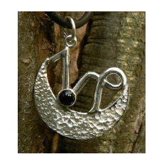 Handgemaakte zilveren sterrenbeeld hanger Steenbok