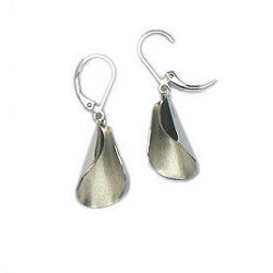 Handgemaakte zilveren oorhangers Agua viva met brisuren