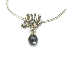 Handgemaakte zilveren hanger Perla negro van flamencosieraden.nl