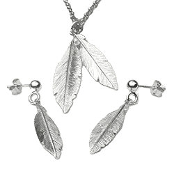 Zilveren ketting met oorstekers veren