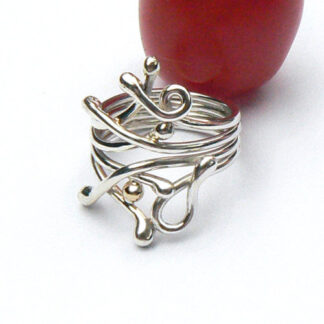 Handgemaakte zilveren design ring met gouden bol by Flamenco