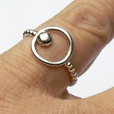 Zilveren ring cirkel met bal massief