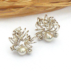 Handgemaakte zilveren oorstekers Belleza blanca by Flamenco