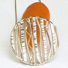 Handgemaakte zilveren hanger met 14 krt. gedraaid gouden draadje by Flamenco