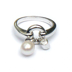 Zilveren ring met parel en zirkonia