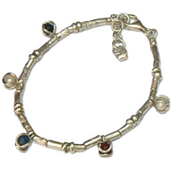 Handgemaakte zilveren armband met edelstenen by Flamenco