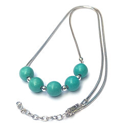 Zilveren collier met vijf turkoois ballen