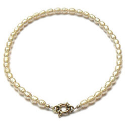 Zilveren wit parelcollier met grote siersluiting