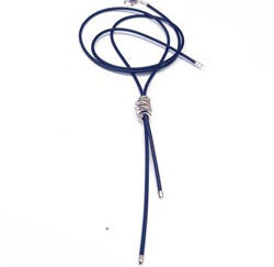 Lang zilveren Y collier met handgemaakt zilveren schuifdetail van atelier Flamenco