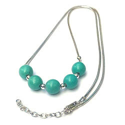 Zilveren collier met vijf turkoois ballen