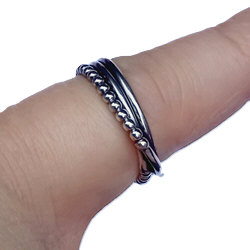 Handgemaakte zilveren ring met pareldraad Anillos by Flamenco Sieraden