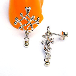 Handgemaakte zilveren oorstekers met gouden druppel Gota de oro by Flamenco