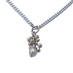 Handgemaakt sierlijk zilveren hangertje met zoetwaterparel by Flamenco