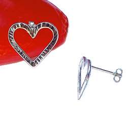 Handgemaakte zilveren oorstekers harten by Flamenco