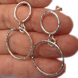 Zilveren oorhangers met 2 ringen