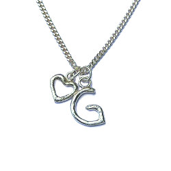 Zilveren hanger G met hart