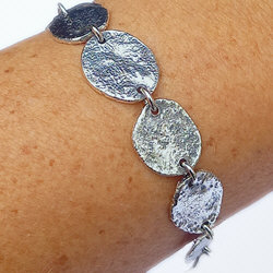 Ambachtelijk vervaardigde zilveren armband van atelier Flamenco NL