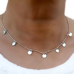 Zilveren collier met ronde cirkelplaatjes met trendy moderne uitstraling